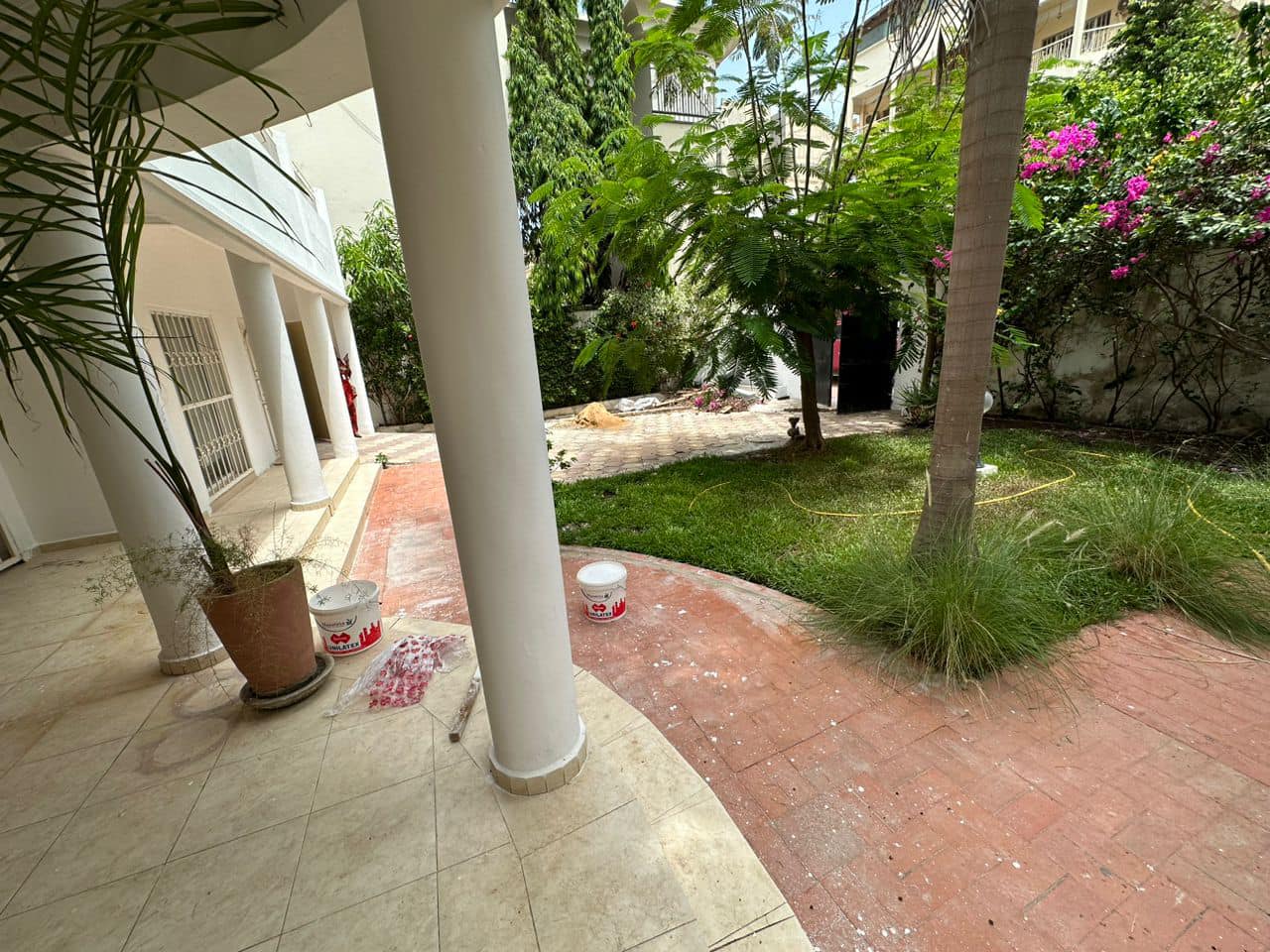 Villa avec jardin et piscine à louer aux Almadies
