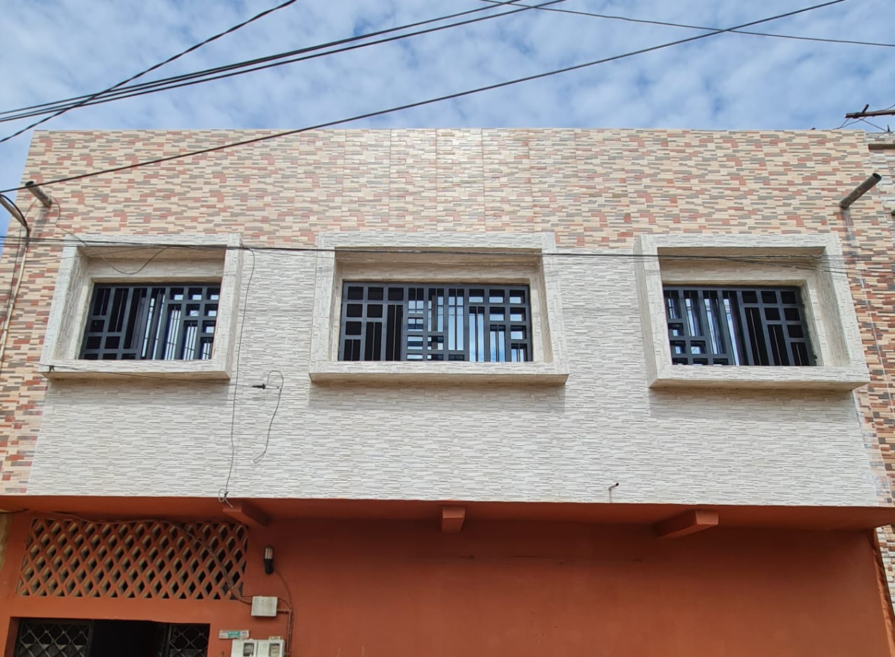 Très belle Villa de 200m2 r+1 à Ouagouniaye