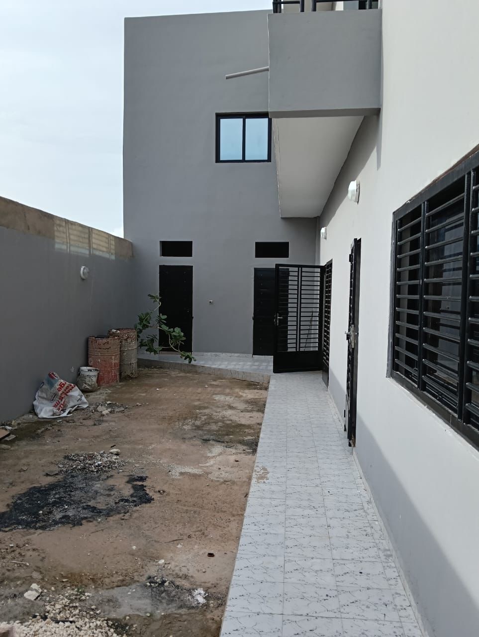 Villa de 300m² à louer à Mbour