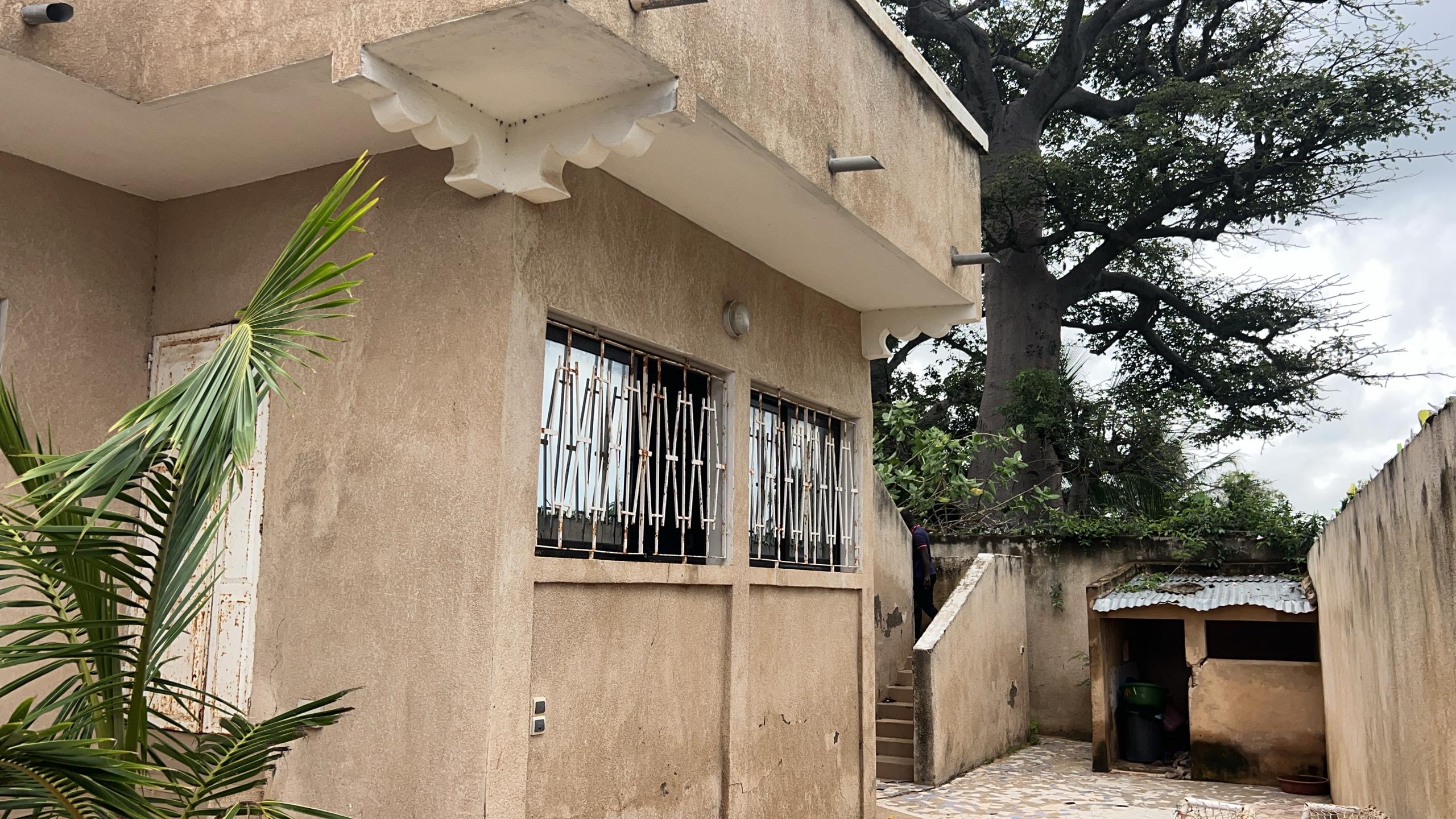 Villa de 300m² à vendre à Warang