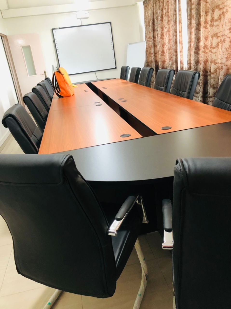 Tables de réunion disponibles