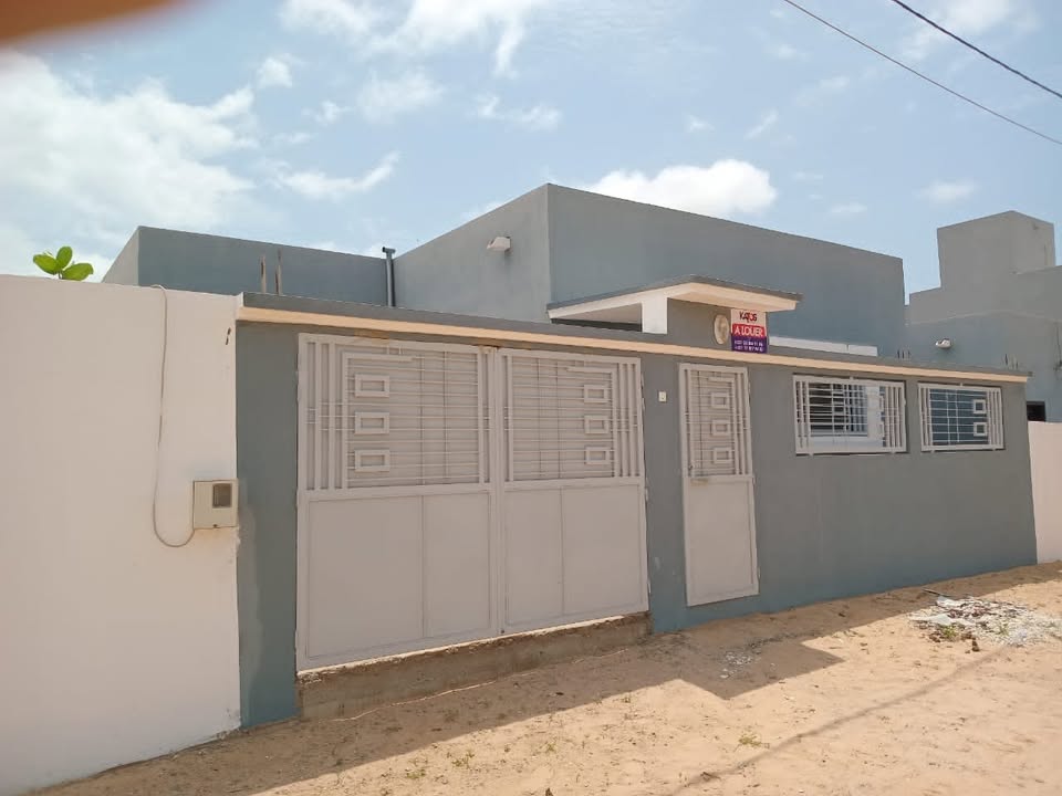 À LOUER – BELLE MAISON À LA CITÉ AKYS, BAMBILOR