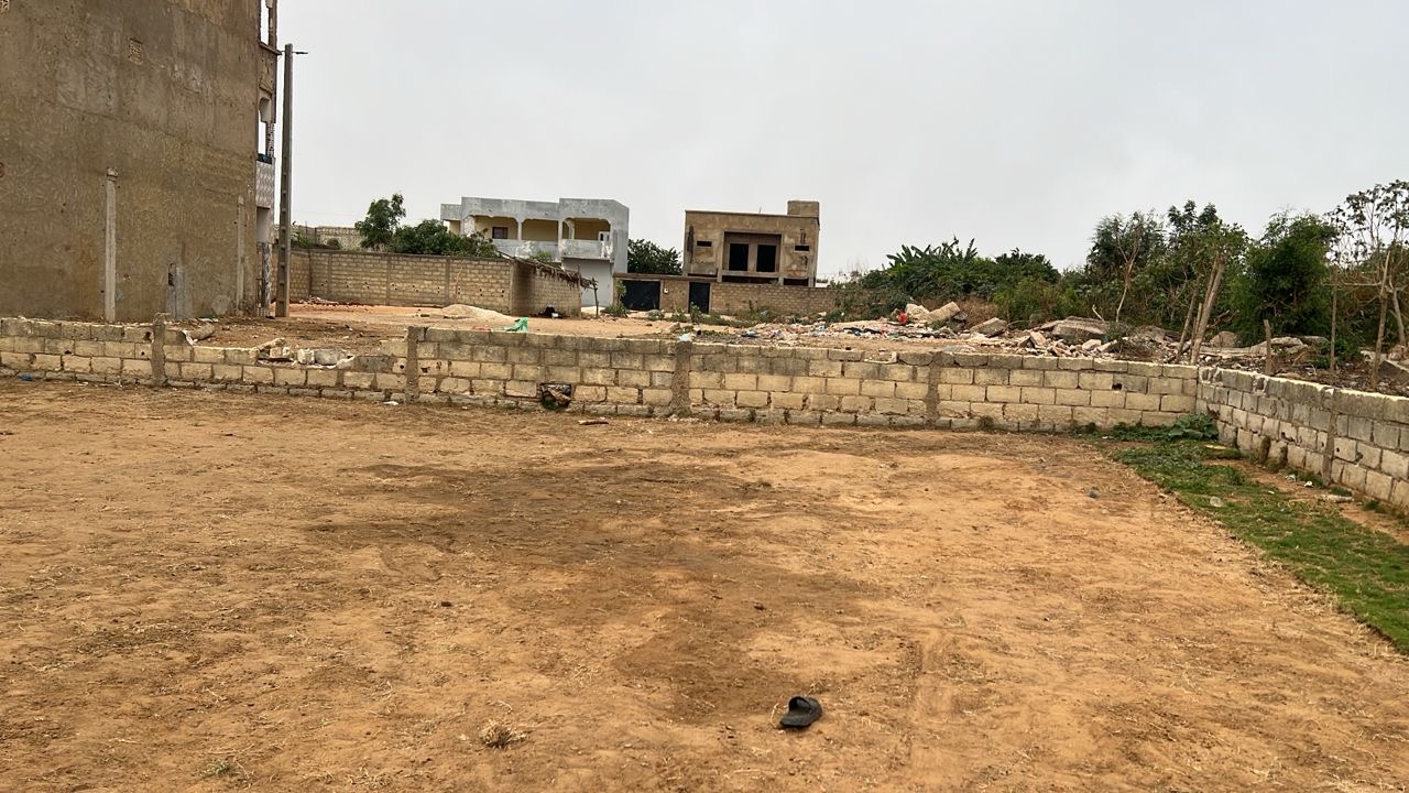 Terrain de 300 mètres carrés à vendre à Saly Sénégal