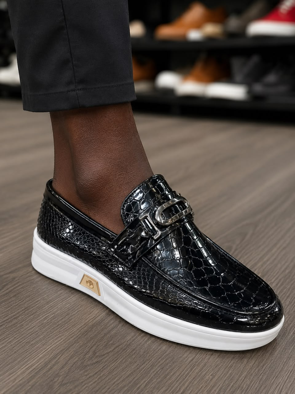 Mocassin Homme Croco Noir – Cuir Verni Boucle Argentée