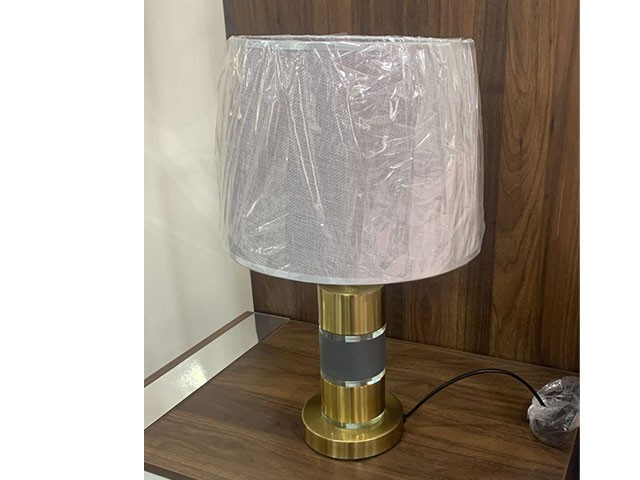 Lampe de chevet design beige gris doré moderne