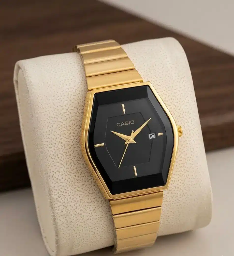 Montre casio Doré fond noir